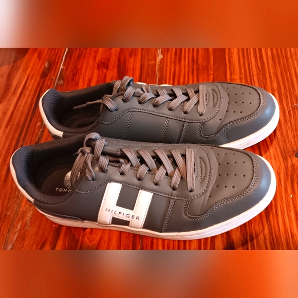 TOMMY HILFIGER Shoes - Picture 1 of 7
